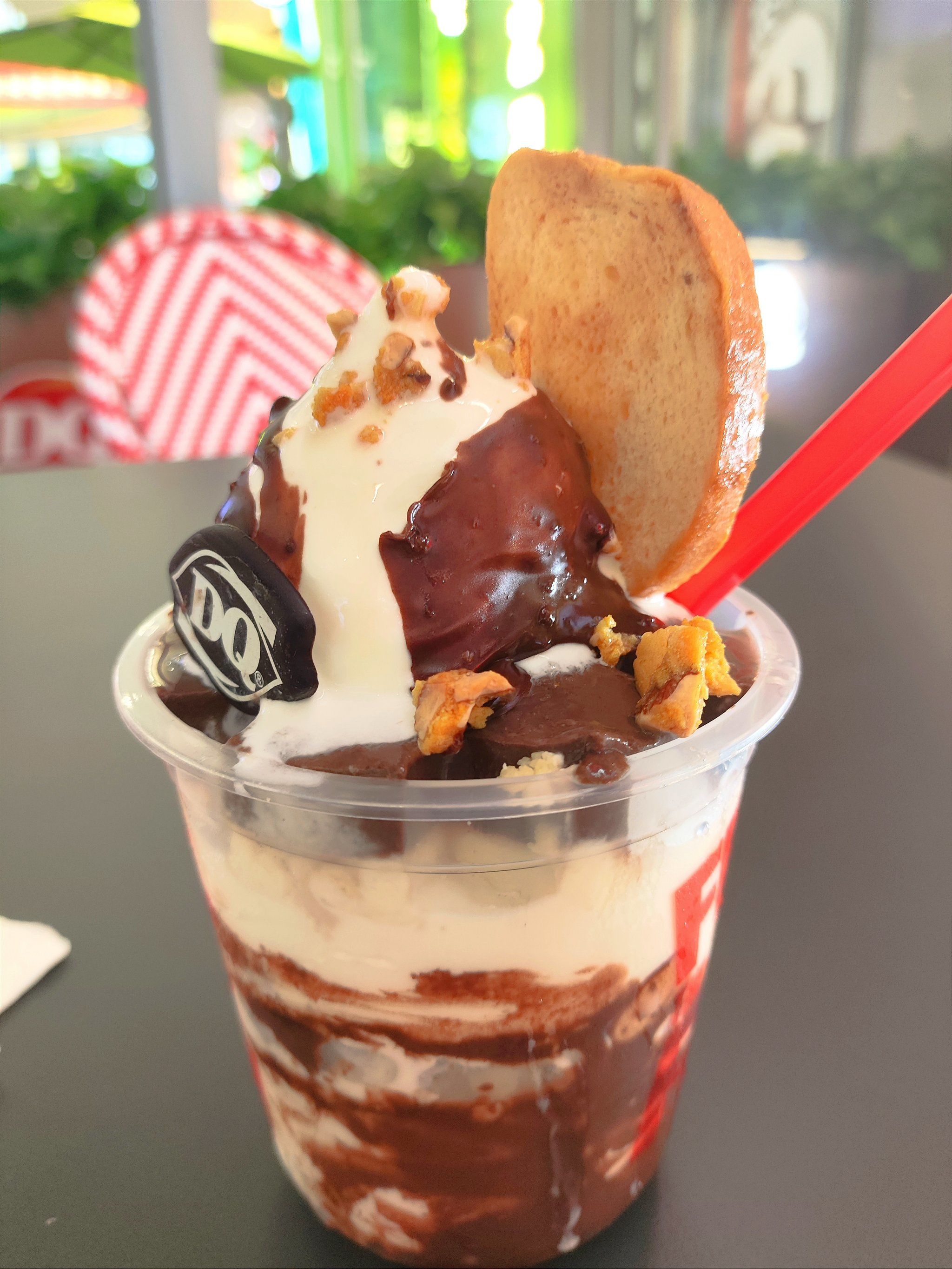 悠闲午后,享受冰淇淋芭菲