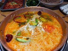 -洱火云南酸菜牛肉火锅(石景山当代商城店)