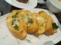 -Chom Cafe and Restaurant