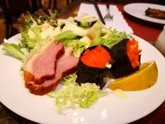 魚子壽司、熏鴨胸肉&沙拉-三英温泉度假酒店-自助餐厅