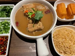 肉**
