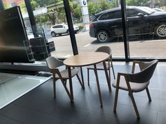 -上海宝信宝马4S店