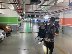 -绿地缤纷城-停车场