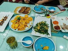 -三江源美食城