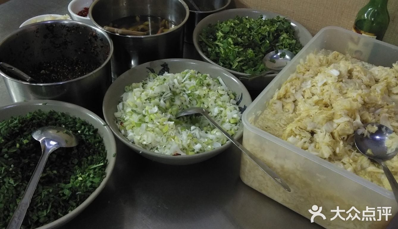 特色是腌制过莲花白，但是我个人不太会吃