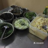 特色是腌制过莲花白，但是我个人不太会吃