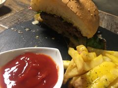 -HIGH FIVE哈福手工汉堡(桂林路店)