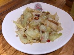 手撕莲花白-老滇山寨•云南特色菜•地方菜•民族风情歌舞表演(金碧店)