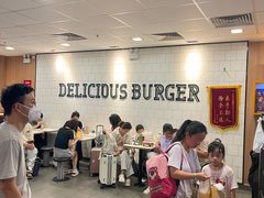 -麦当劳(上海虹桥站30B检票口楼上)