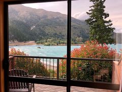-Lake Hawea Hotel