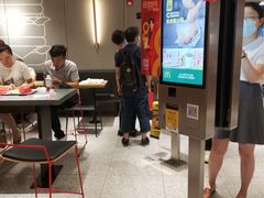 大堂-麦当劳(中山公园龙之梦店)