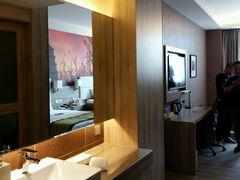 android_upload_pic-西安大雁塔科技大学地铁站亚朵酒店