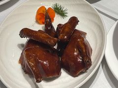 玻璃皮润烧乳鸽-北京厨房(西安SKP店)
