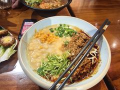 -爆炸头阿姨小四川正宗川味小吃(无任何分店)