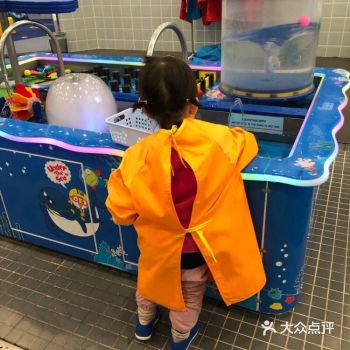 那时扫码可以免费畅玩两小时，150元一大一小不限时