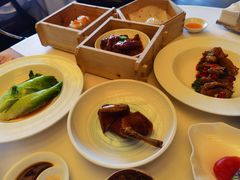 玻璃皮润烧乳鸽王-富力丽思卡尔顿酒店·丽轩中餐厅