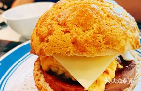 Guangzhou's Original Big Men Pineapple Bun