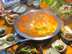 -野山舂·贵州现舂酸汤火锅(鸿通城店)