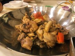 镬子珍菌葱焖鸡-中山国际酒店中餐厅