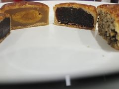 蛋黄莲蓉月饼-西村叔叔的店·面包·甜品·蛋糕(牡丹园店)