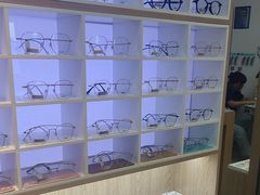 -天空之镜眼镜店蔡司依视路配镜授权零售店(望京颐堤港店)