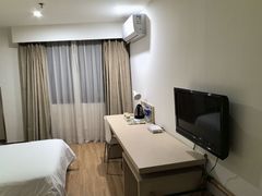 -豪泰168酒店(无锡上马墩靖海地铁站店)