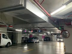 -虹桥天地-停车场