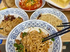 -李与白包子铺(桐梓林店)