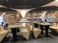 -钟书阁(珍园店)