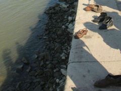 -多瑙河畔鞋履雕塑