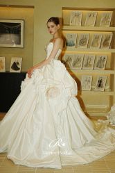 -Renee芮亦婚纱(原丽莎)