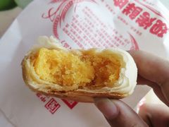 咸蛋黄椰浆月饼-海曙西区老大房(孝闻街店)