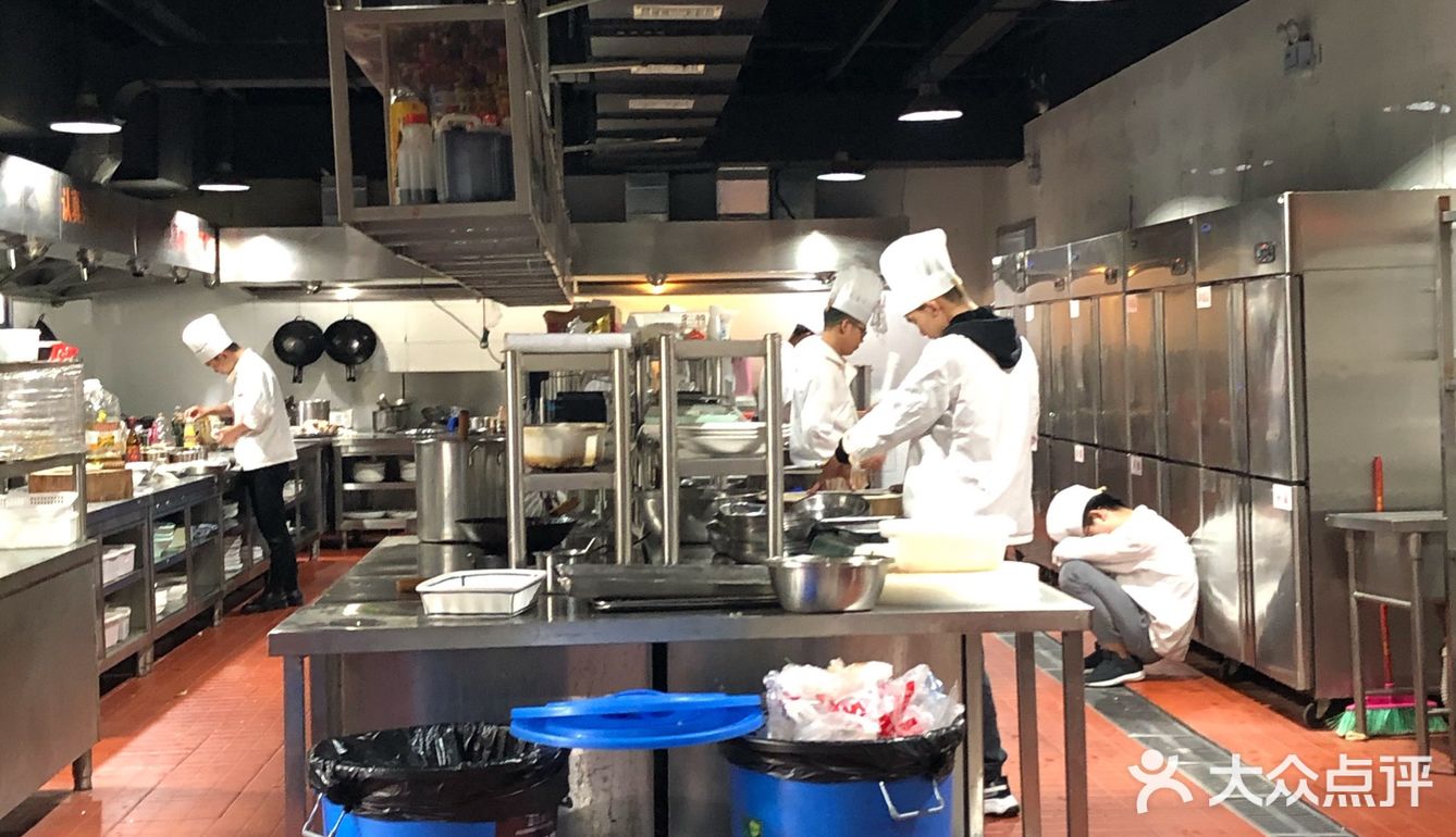 朋友在安亭添新居，大伙来此看房，到饭点了便来此就餐