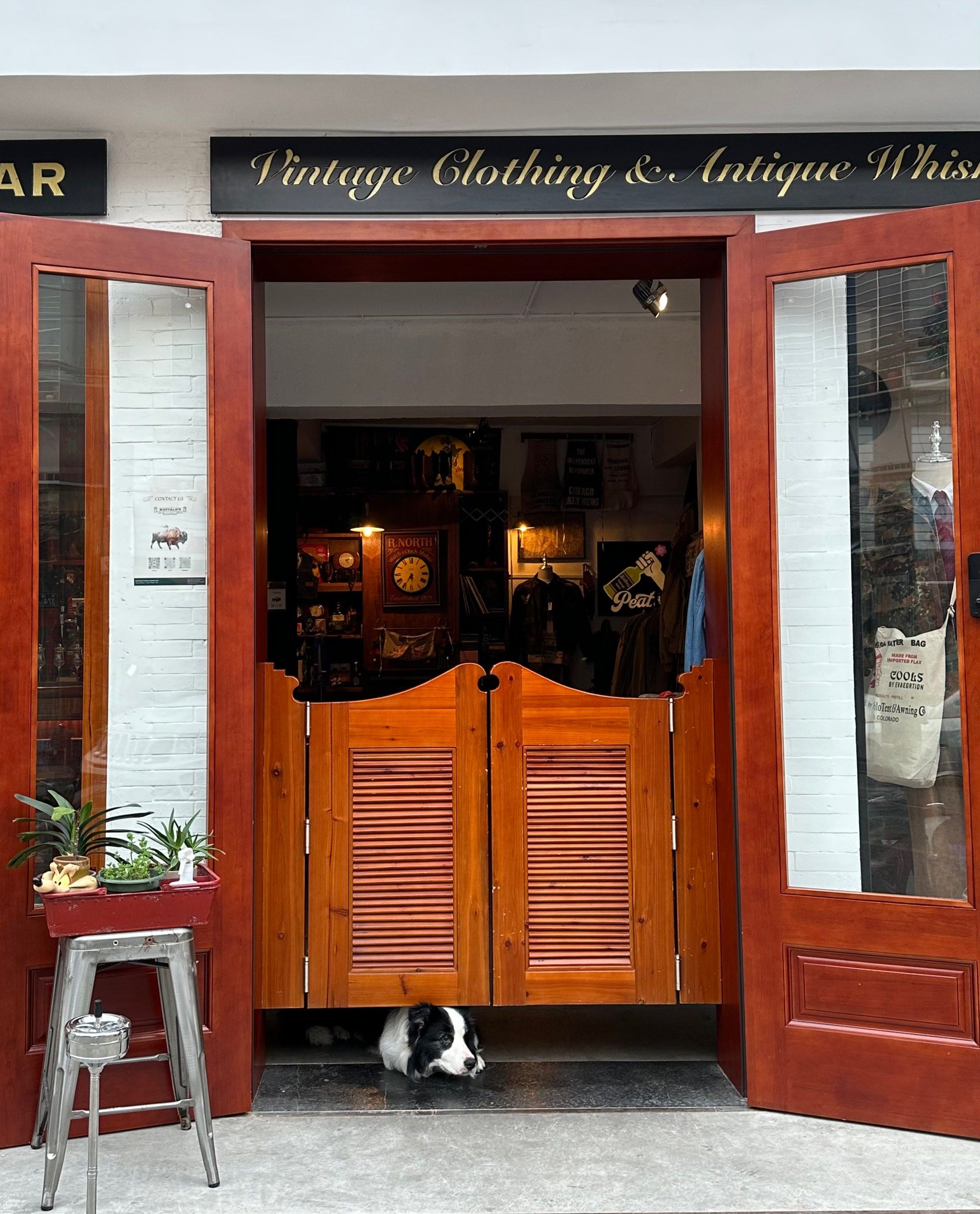 好像发现了新大陆,感觉西部牛仔风格应该是多一点门口就很好拍照!