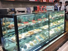 面包甜点陈列柜-星巴克臻选(广州沙面店)