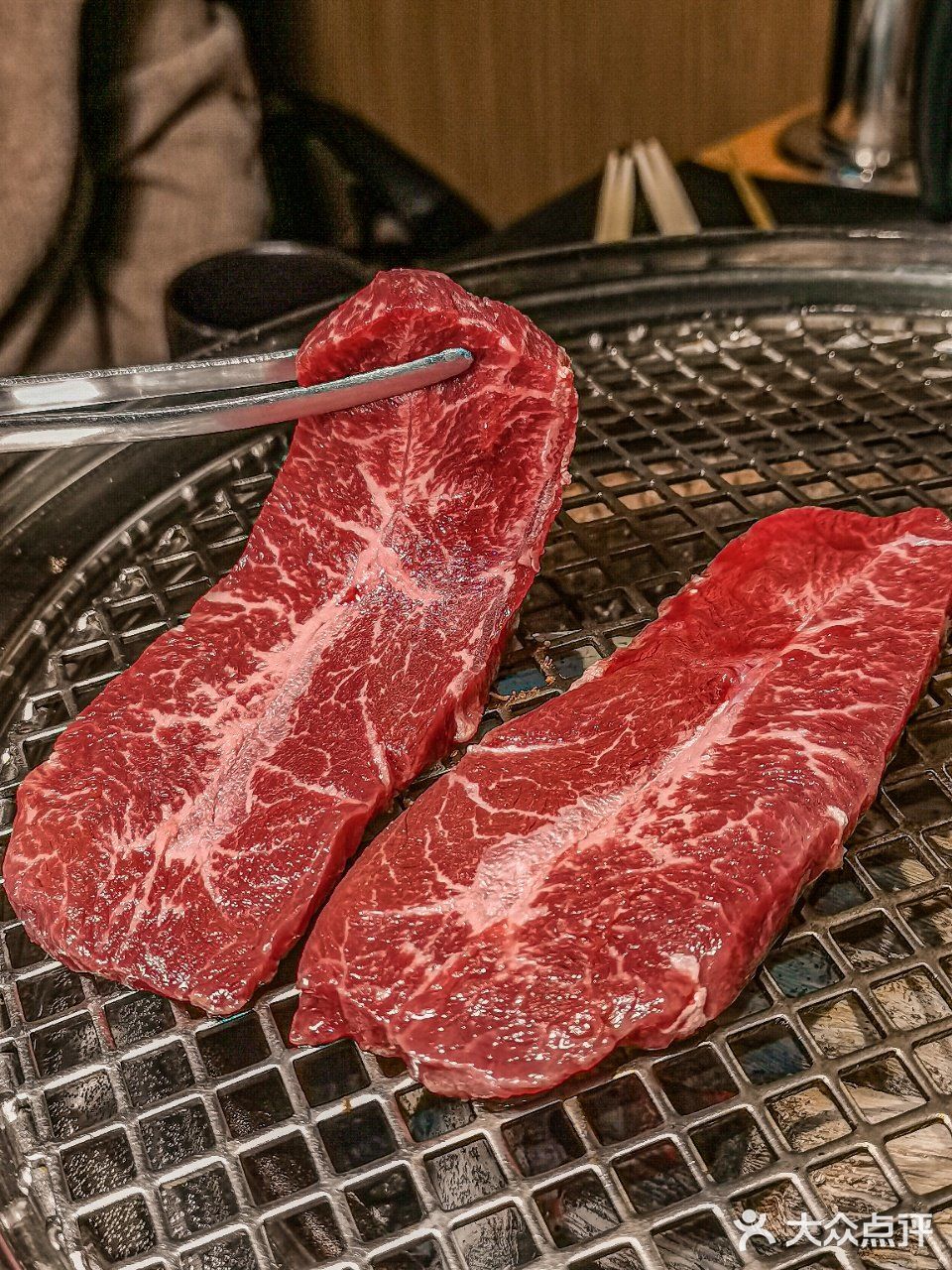 月薪3k也能来😉 就爱这口儿，一口熟成牛🐮 肉一口酒