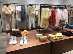 -URBAN REVIVO(西安Momopark店)