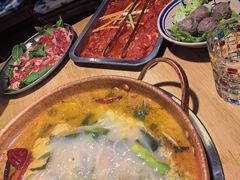 -洱火云南酸菜牛肉火锅(石景山当代商城店)