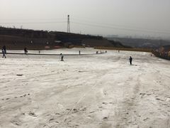 -采薇庄园四季滑雪场