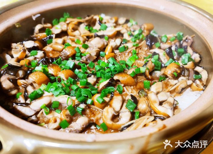 红炎炎农家菜老字号(金水台店)黄鳝煲仔饭图片