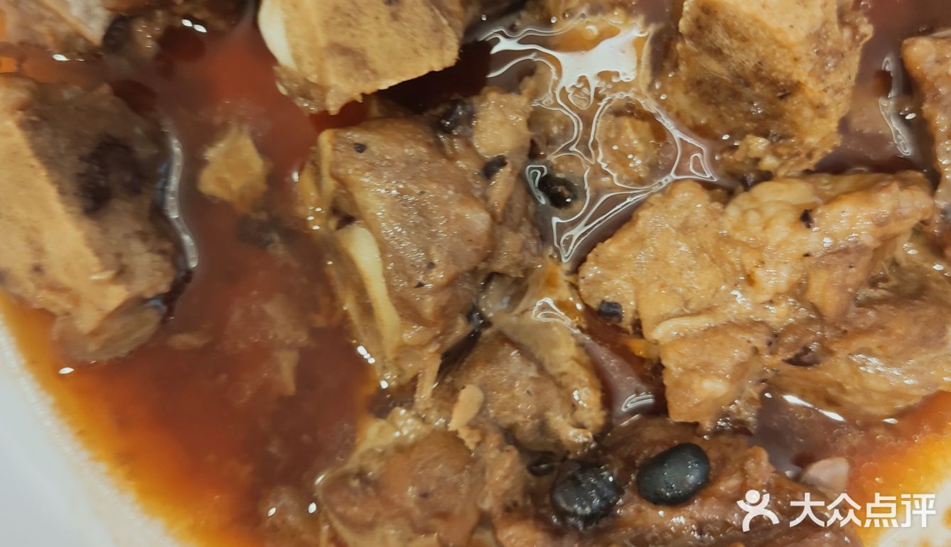 「山海味•中餐厅」地址挺好找的，在阶梯上面