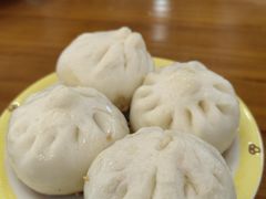 生煎鲜肉小笼-近水楼糕团(景德路店)