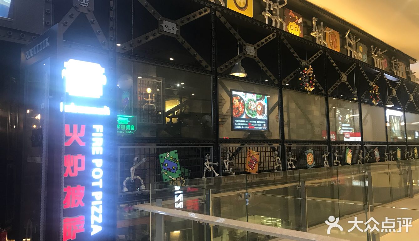 被小伙伴种草的这家店，蛮有工业风的一家店，六楼远远的