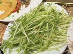豆苗-蒙肥羊·酸汤潮牛·鲜牛肉火锅烤肉自助(岗顶店)