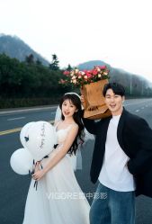 -雪中彩影婚纱摄影·微光艺术中心