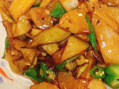 地三鲜-东北哈尔滨酱骨头馆房掌柜铁锅炖