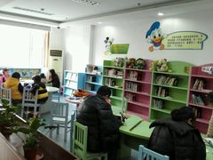 -漕河泾街道图书馆(漕河泾社区文化活动中心店)