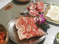 -围炉肉舍•炭烤活鳗•丹东海鲜烤肉(步行街店)