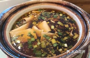 Red Soup Hengshan Bridge Tofu Skin