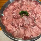 老板是韩国人，烤肉也不用自己动手